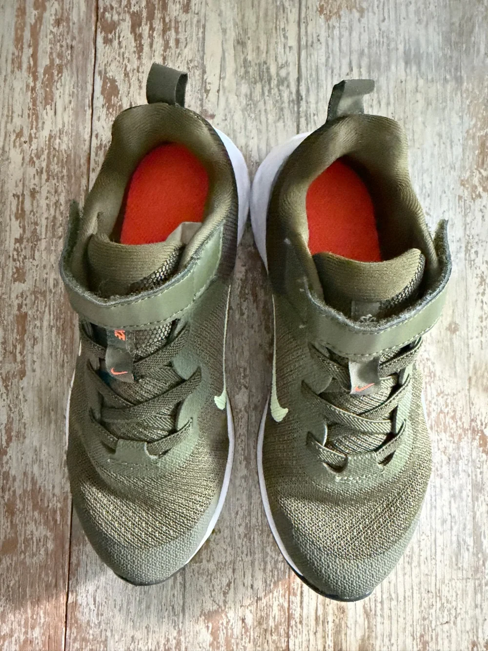 Nike Revolution 6 Rough Green Barely Volt Sneakers Kids 1Y Easy On Running Boys